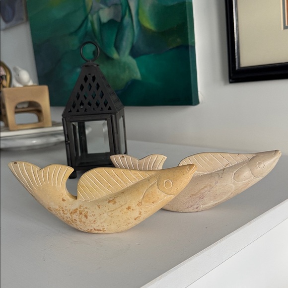 Artisan Hand Carved Vintage Tan Fish Figurines (2) - Picture 4 of 10
